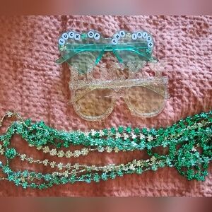 Lot Ig Green and Gold Shamrock Sunglasses Set With Bead Necklaxes